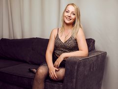 KissNatalie - blond female webcam at ImLive