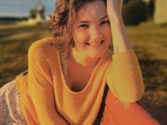KoliberiSouls - female with brown hair webcam at ImLive