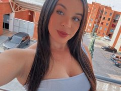 LAURAWILSONHot - female with brown hair webcam at ImLive