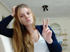 LeahPansies - female with red hair webcam at xLoveCam