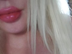YourCoronet - blond female with  big tits webcam at xLoveCam