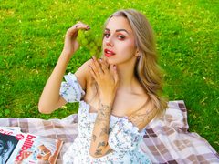 LaraSanders - female with brown hair and  small tits webcam at LiveJasmin