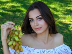 LaraSanders - female with brown hair and  small tits webcam at LiveJasmin