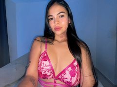 LaraTaylor - female with black hair webcam at ImLive