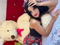 LarizaGuzman410 - female webcam at ImLive