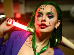 LauraBrigs - female with brown hair webcam at LiveJasmin