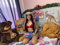 LauraJones - female with black hair and  small tits webcam at ImLive