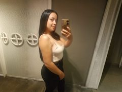 Laura_Thompson - female with black hair webcam at ImLive