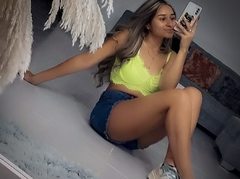 LauraKlark - blond female webcam at xLoveCam