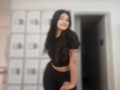 laurenelovee - female with brown hair webcam at ImLive