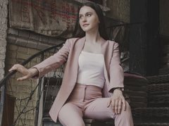 LeslieKorfs - female with brown hair and  small tits webcam at LiveJasmin