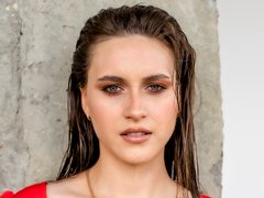 LeslieKorfs - female with brown hair and  small tits webcam at LiveJasmin