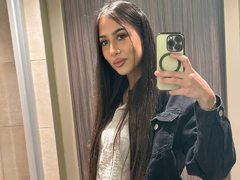 SelleneDoll - female with brown hair webcam at ImLive