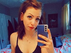 leahxxo - female with red hair and  small tits webcam at ImLive