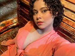 Lili_Nord - female with black hair webcam at ImLive