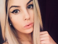 LillianNightSin - blond female webcam at LiveJasmin