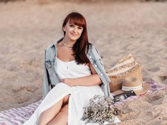 LillianSunny - female with red hair and  small tits webcam at ImLive