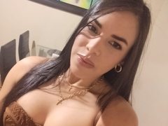 LindaCoperr - female with black hair webcam at ImLive
