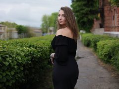 LioraOne - female with brown hair webcam at ImLive