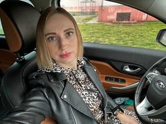 LizBettyy - female with brown hair webcam at ImLive