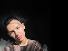 liuscast22 - male webcam at ImLive