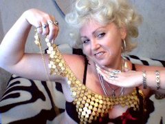 curvemature - blond female with  big tits webcam at LiveJasmin