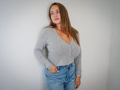 LolaSwanson - female with brown hair and  big tits webcam at ImLive