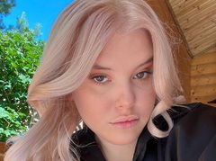 ViolaBunny - female with black hair and  big tits webcam at LiveJasmin