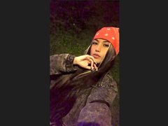 Lola_Stonner - female with brown hair and  small tits webcam at ImLive