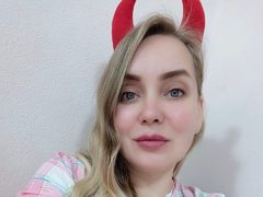 Lolawhite8 - blond female with  small tits webcam at ImLive