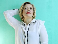 LoraLenora661 - female with black hair and  big tits webcam at ImLive