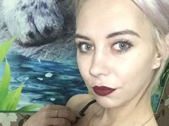 Loraxlux - blond female with  big tits webcam at xLoveCam