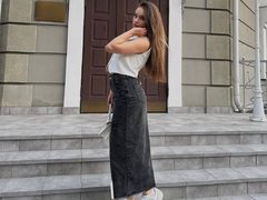 LoriKiss - female with brown hair and  small tits webcam at ImLive