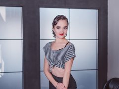 LorraineOSun - female with brown hair and  small tits webcam at xLoveCam