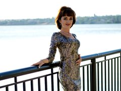 LorraineOSun - female with brown hair and  small tits webcam at xLoveCam