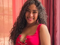 Luciatoloza1 - female with black hair webcam at ImLive