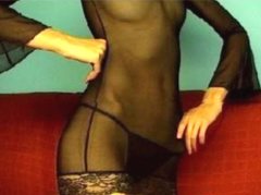 Lucienne - female with brown hair and  small tits webcam at ImLive