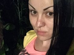 LuckyFame - female with brown hair and  small tits webcam at ImLive