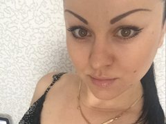LuckyFame - female with brown hair and  small tits webcam at ImLive