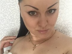 LuckyFame - female with brown hair and  small tits webcam at ImLive