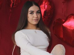 LucyBrickman from LiveJasmin