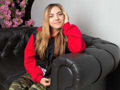 LucyBrickman - female with brown hair and  small tits webcam at LiveJasmin