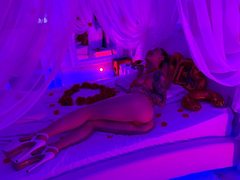 LucyLee - blond female webcam at ImLive