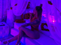 LucyLee - blond female webcam at ImLive