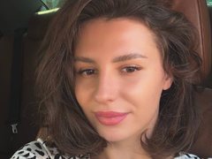 LunaMoth - female with brown hair webcam at ImLive