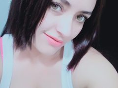 LunaObedient - female with red hair webcam at ImLive