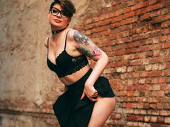 LunaRosse - female with brown hair webcam at ImLive