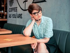 LunaRosse - female with brown hair webcam at ImLive