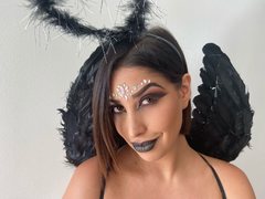 Luvely1 - female with brown hair and  big tits webcam at ImLive