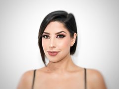 Luvely1 - female with brown hair and  big tits webcam at ImLive